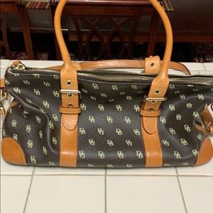 Dooney &Bourke classic handbag